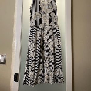 LulaRoe Nikki Large NWOT